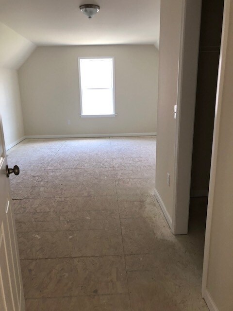 Building Photo - 4 Bed 3 Bath Single Family Home w/2 Car Ga...