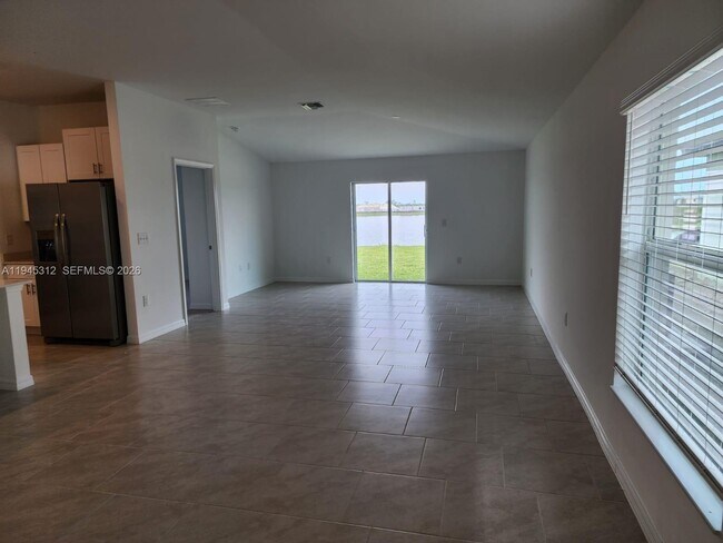 Foto del edificio - 17711 Paradiso Wy