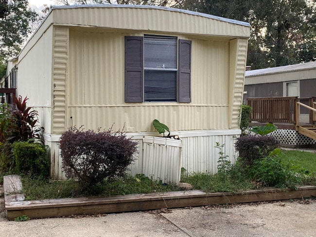 Front view of Mobile Home - 1500 N 65th Ave