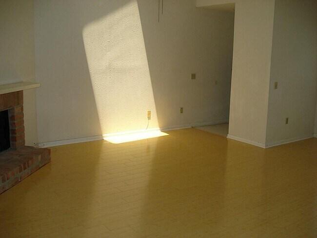 Foto del edificio - 9809 Richmond Ave.