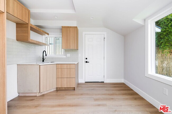 Building Photo - 4522 Laurel Canyon Blvd