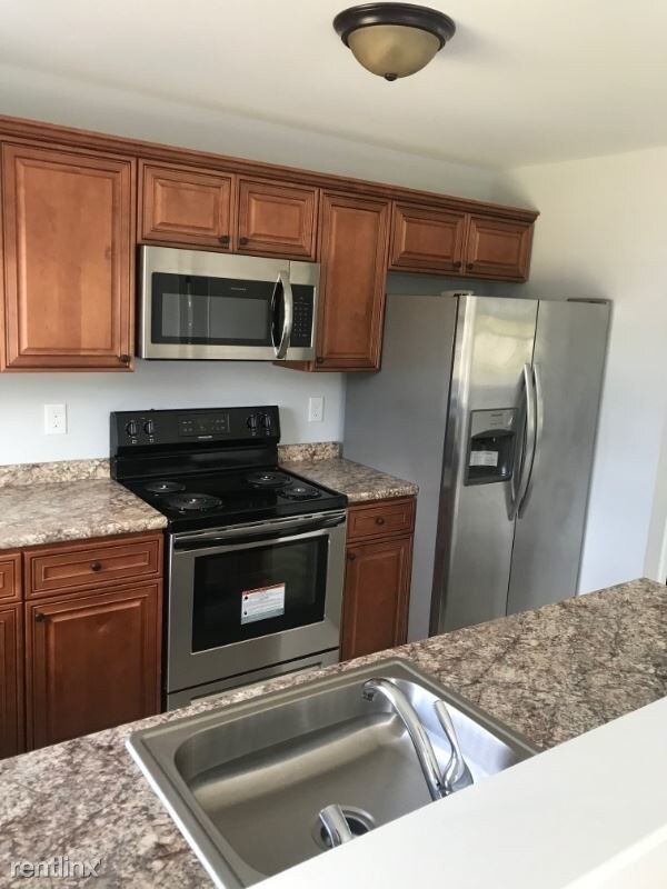 Building Photo - 3 br, 1 bath Townhome - 255 Wilkins St