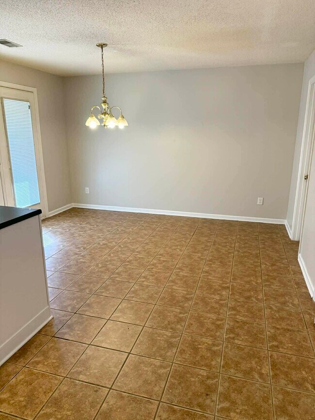 Foto del edificio - 1328 Grayson Valley Pkwy