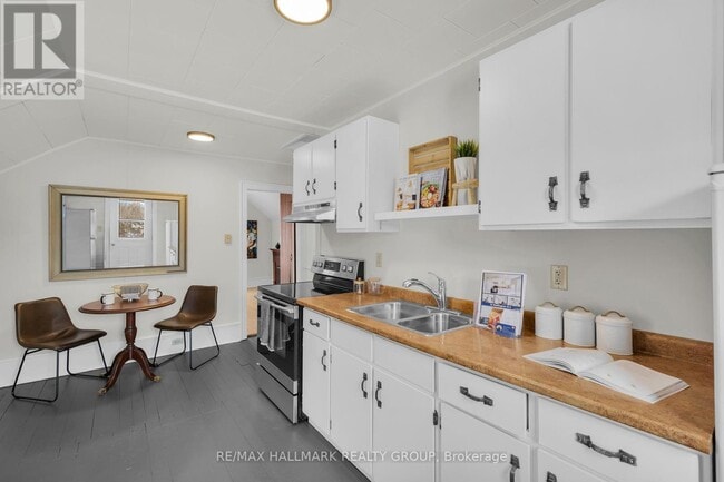 Photo du bâtiment - 10 Wellington St E