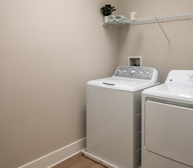 Building Photo - Elms at the Refuge