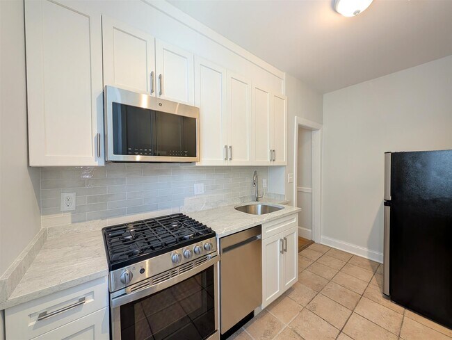 Foto del edificio - 69 Raymond Ave