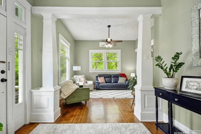 Building Photo - 293 Post Avenue Unit 1