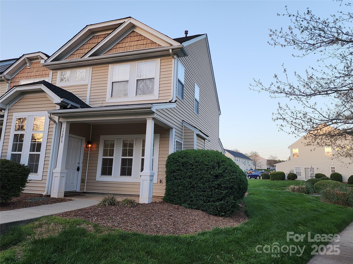 Primary Photo - 15258 Crossing Gate Dr