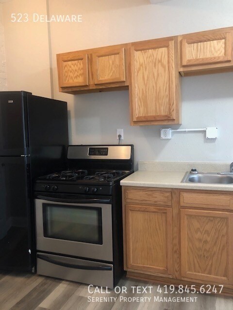 Foto del edificio - Three Bedroom Townhome With Basement Avail...