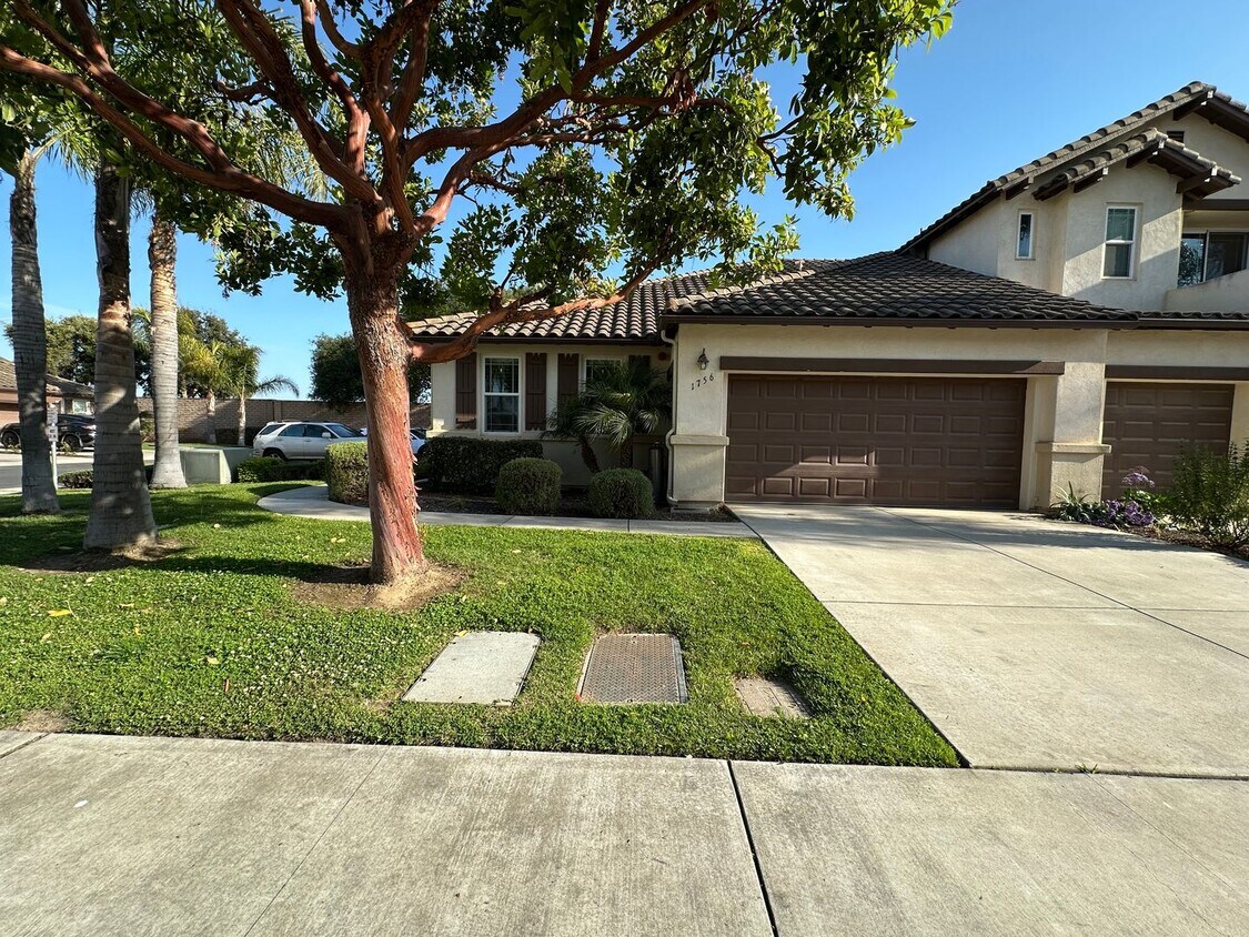 Primary Photo - La Ventana Estates 3 bdrm Townhome Available