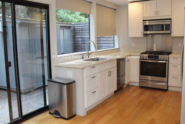 Building Photo - VIDEO - Remodeled Mid-Century Modern Townh...