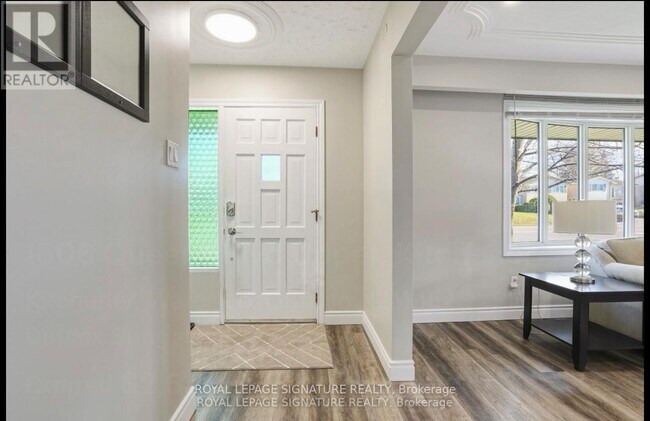 Photo du bâtiment - 1506 Queen's Blvd