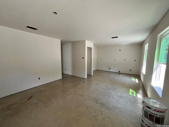 Building Photo - 494 Valley View St
