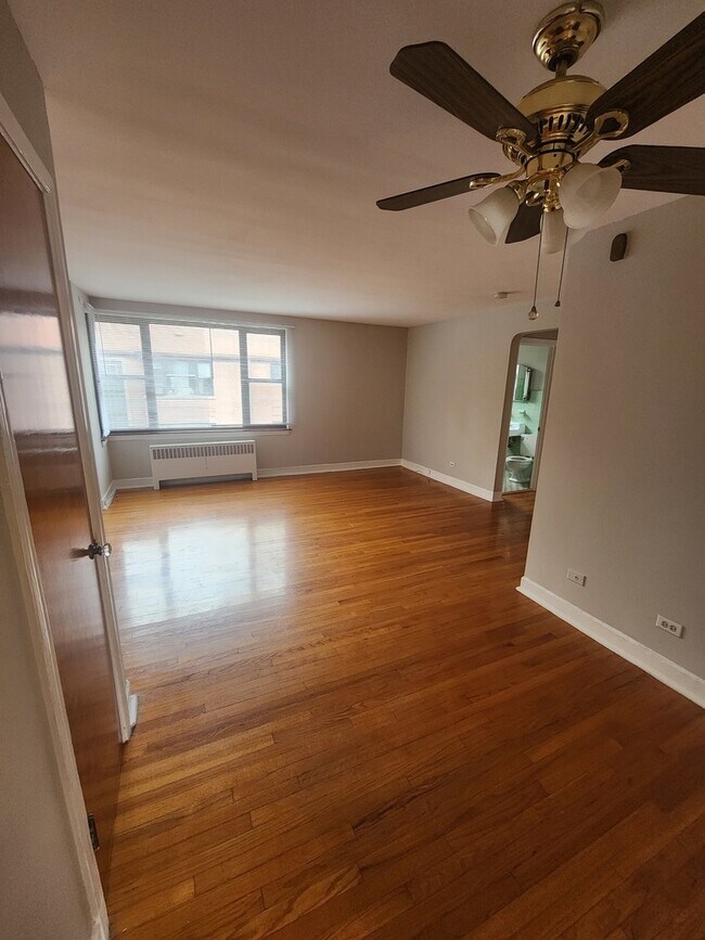 Foto del edificio - 7363 N Winchester Ave