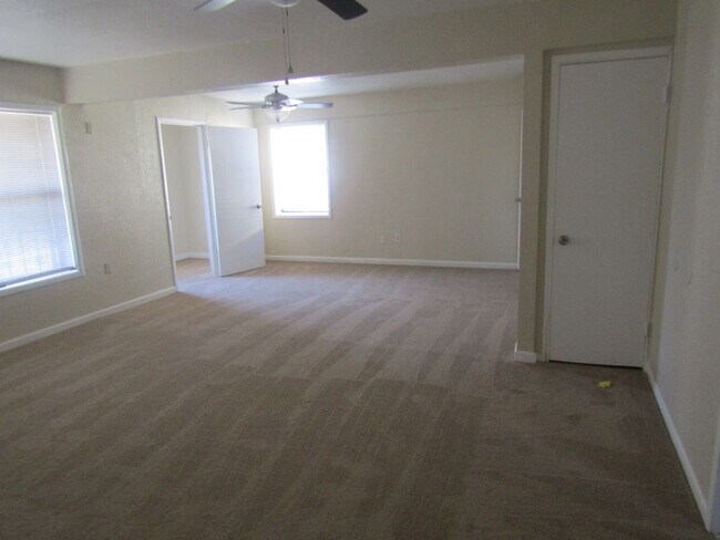Foto del edificio - 1306 Garth Dr