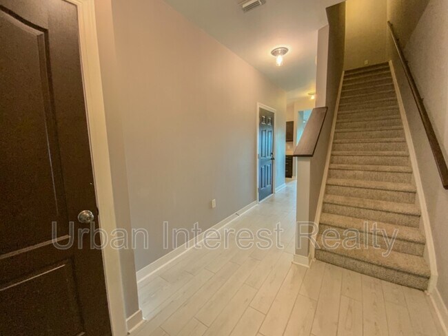 Foto del edificio - 421 Twin Lakes Ln