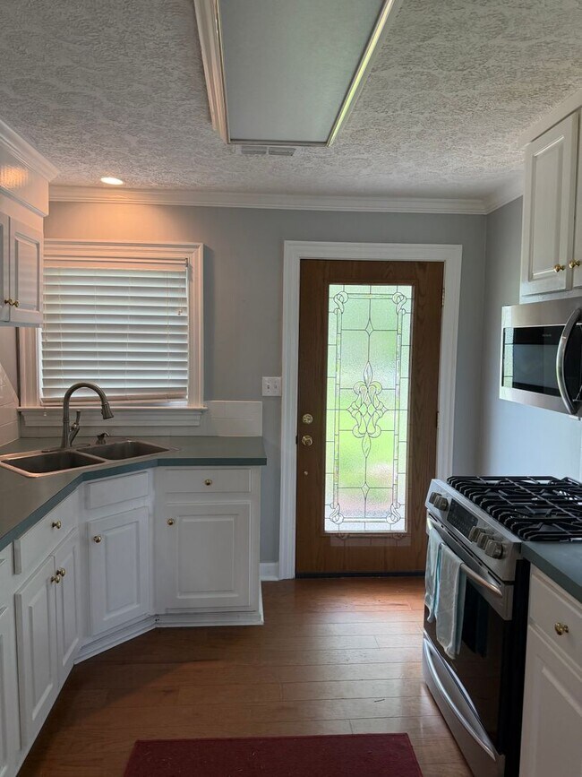Foto del edificio - Fabulous 3 bedroom 2 bath in waterfront community!