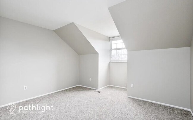 Building Photo - 4992 E Davies Dr