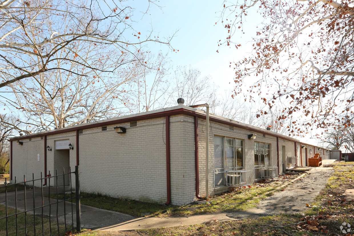 Building Photo - Elm Street Community