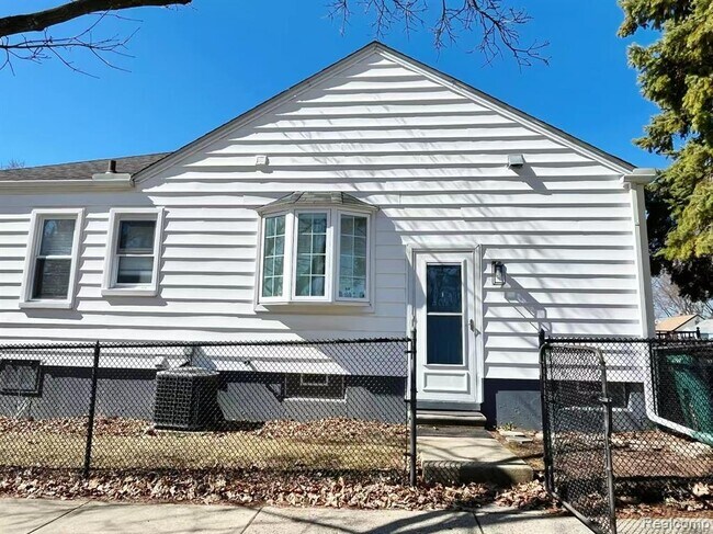 Building Photo - 3303 Chester Rd