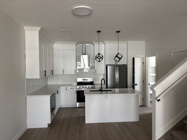 Photo du bâtiment - 14019-14104 104 Ave NW