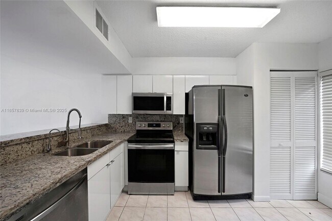 Building Photo - 139 Riviera Cir