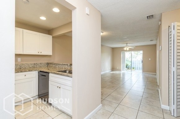 Building Photo - 8048 NW 41st Ct