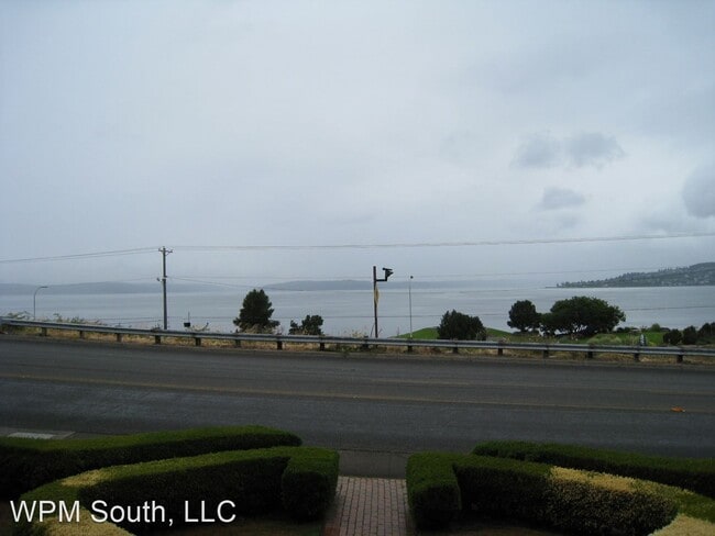 Building Photo - 2 br, 1.5 bath House - 2006 N 30th St #3