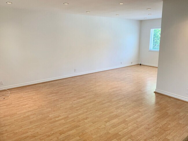 Building Photo - 3491 Eboe St