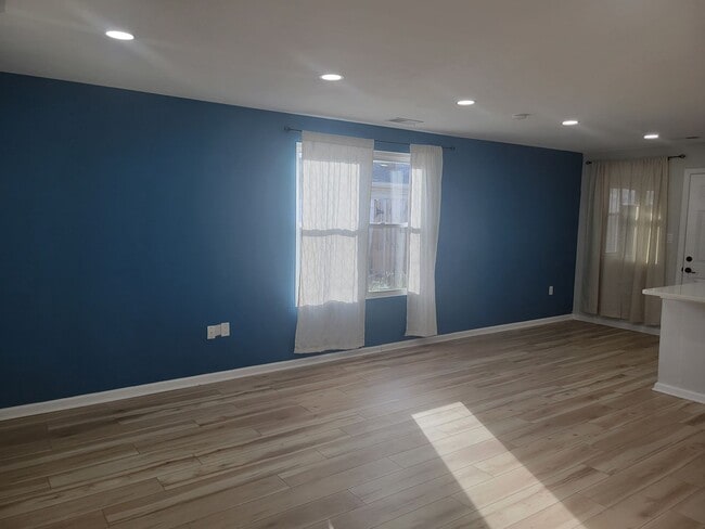 Building Photo - Lovely 3 BR/1 BA Single-Family Home in Gle...