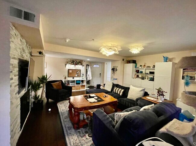 Foto del edificio - 3885 Carter Dr