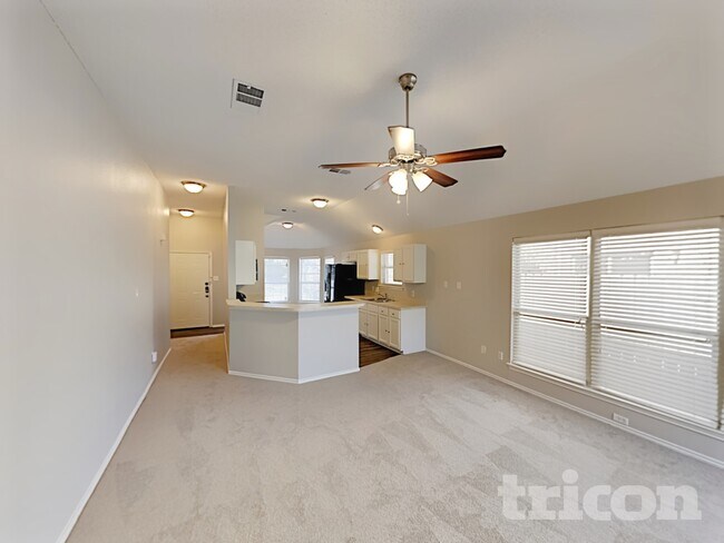 Foto del edificio - 1525 Juniper Ln