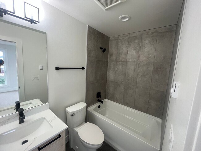 Foto del edificio - 9719-9721 Greenwood Ave N