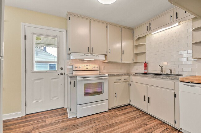 Building Photo - 2361 Hiwassee Dr