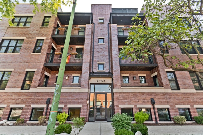 Building Photo - 4753 N Hamilton Ave