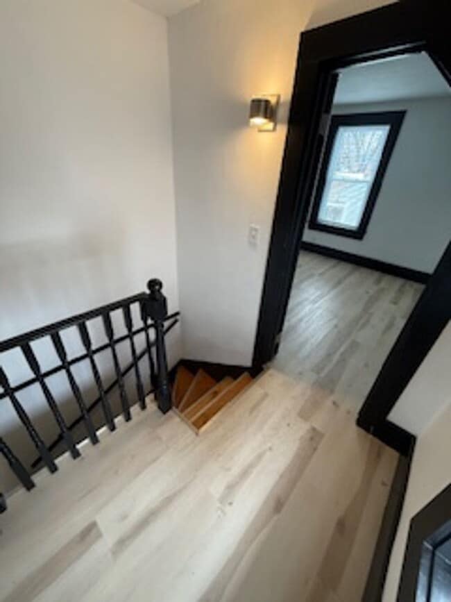 Building Photo - 18-20 Pierce St