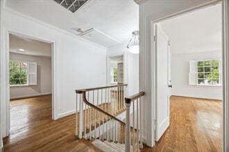 Building Photo - 3014 University Blvd