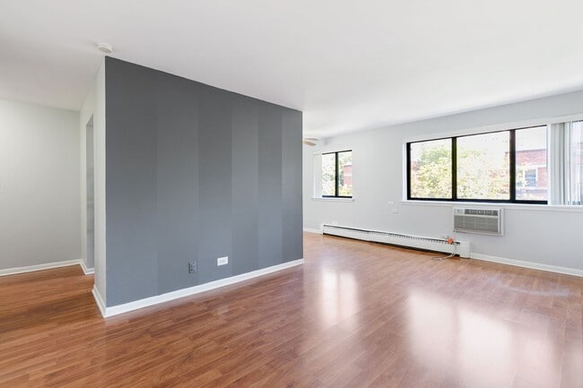 Building Photo - 5533 N Kenmore Ave