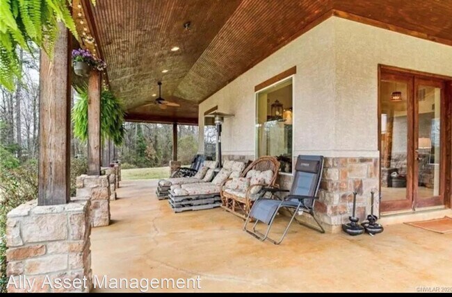 Foto del edificio - 4 br, 3.5 bath House - 1076 Country Club
