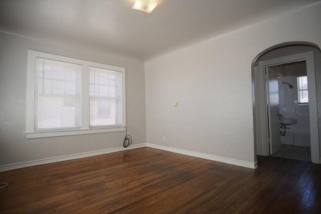 Building Photo - 3815 Mountain Ave