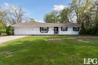 Building Photo - 7413 W Sylvania Ave