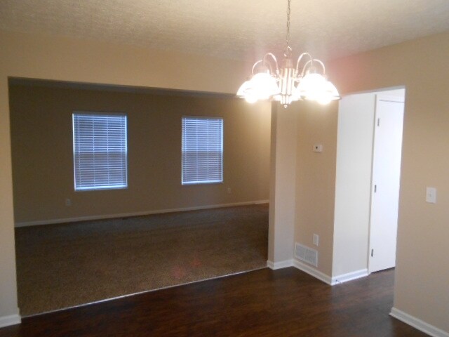 Foto del edificio - 6450 Stretton Pl