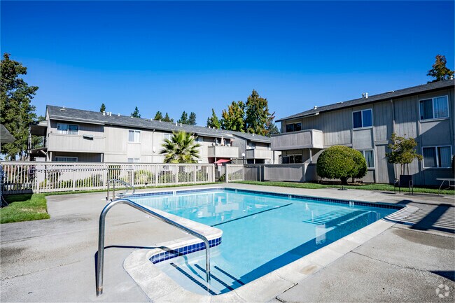 Piscina - Park Club Apartments