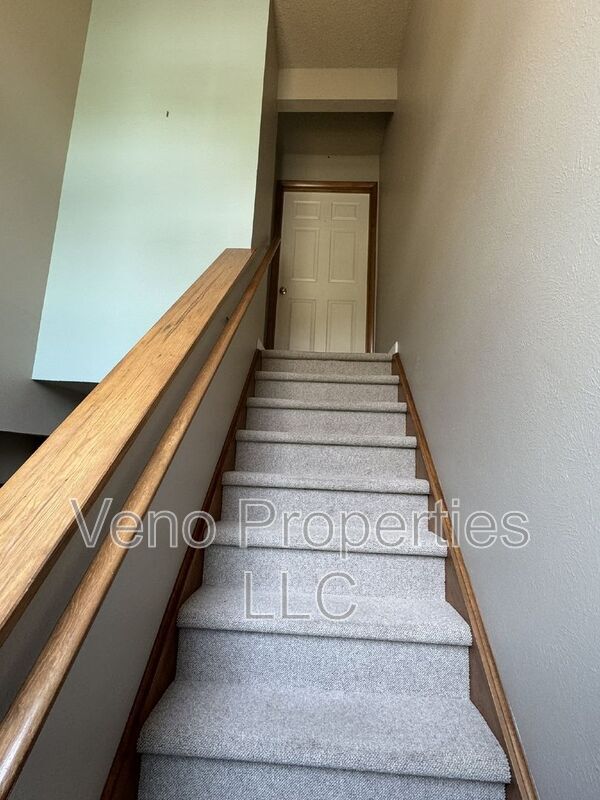 Building Photo - 5213 Forest Point Dr S