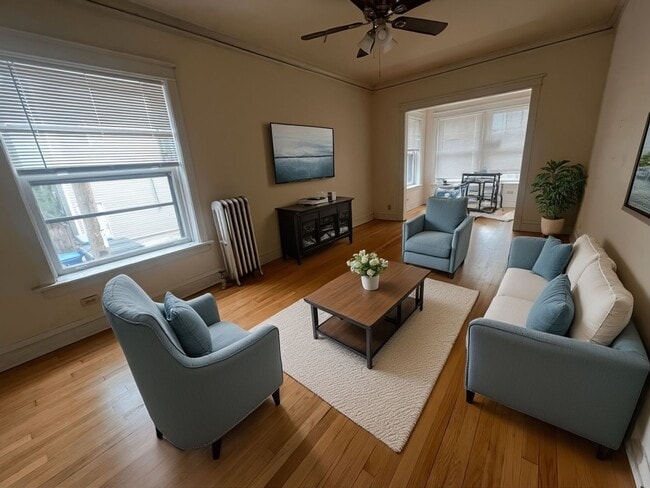 Building Photo - 3348-1 W Sunnyside 2bed/1bath