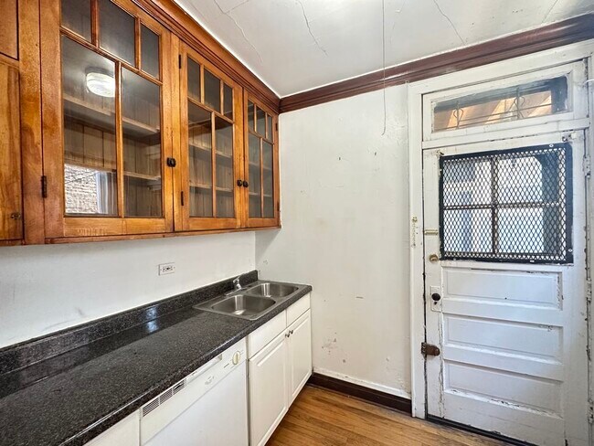 Foto del edificio - 4830 W Addison St