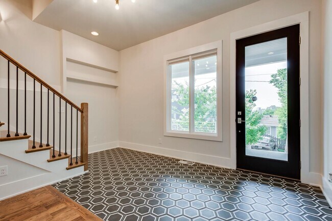 Foto del edificio - A Modern Masterpiece perched on Sylvan Summit will amaze you!