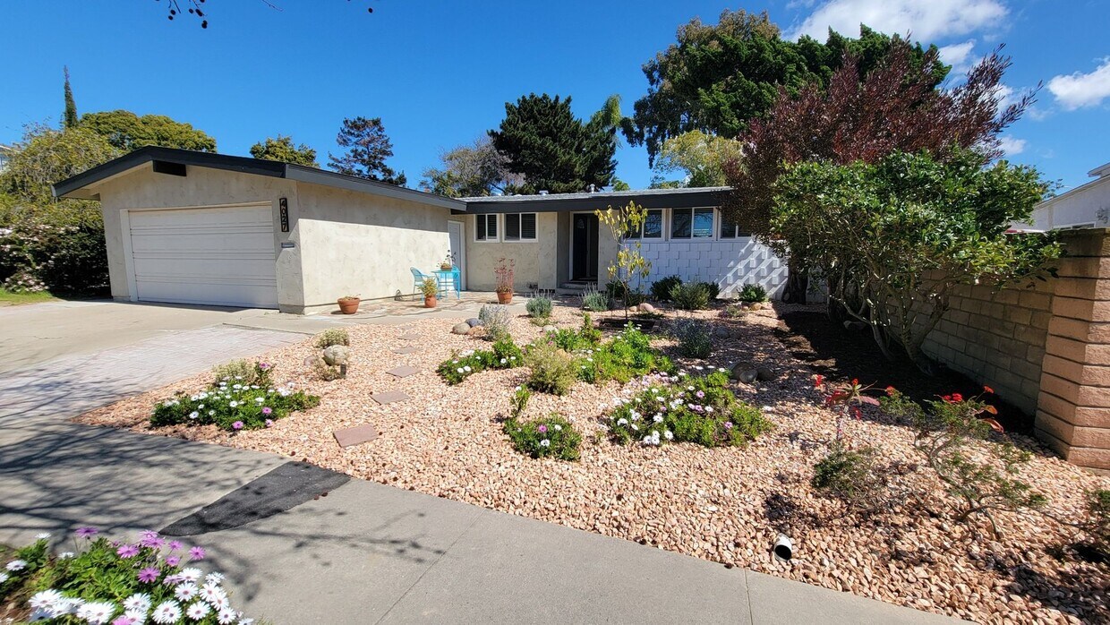 Foto principal - Beautifully renovated 4bd/2ba home in Bay Ho!