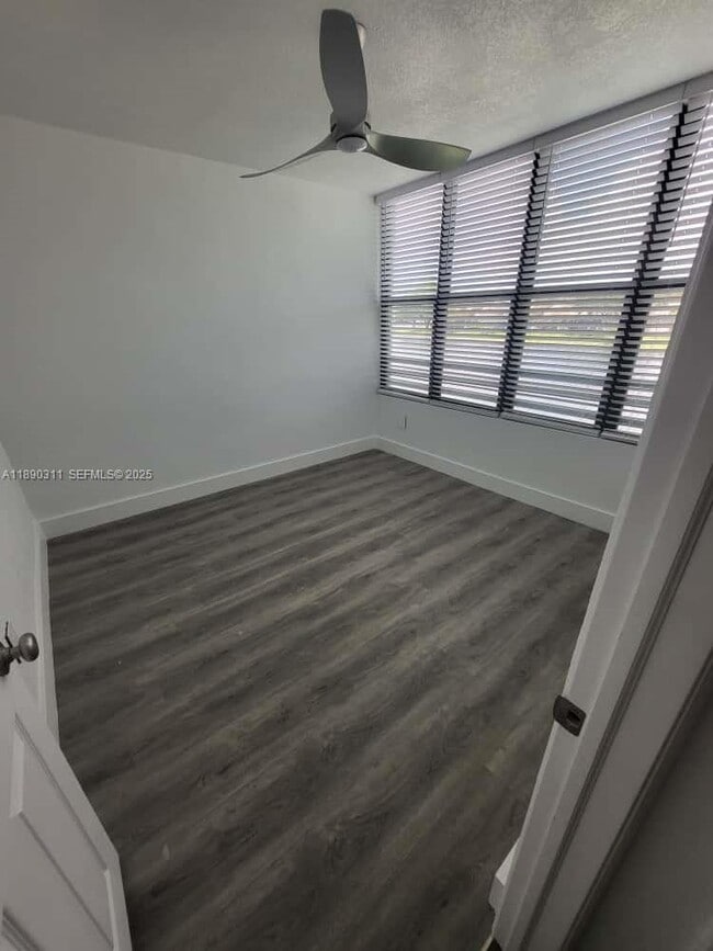 Foto del edificio - 1236 N Hiatus Rd