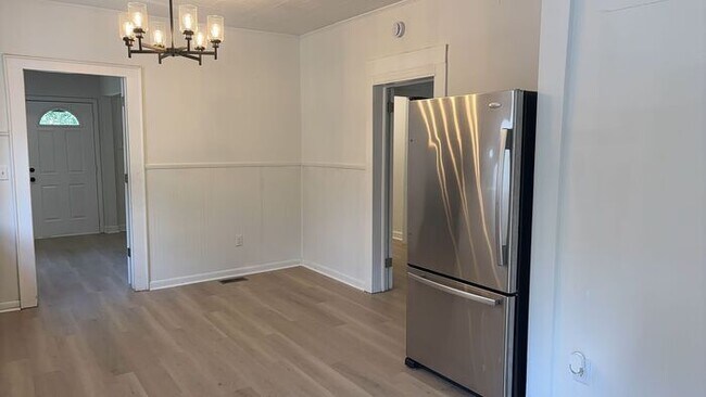 Foto del edificio - 3 Bedroom 1 Bathroom Renovated House with Fenced Yard
